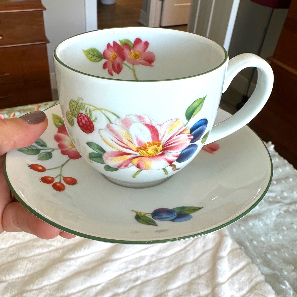 Set of 4 Royal Worcester Ashford Tea Cup and Saucer Fine Porcelain England